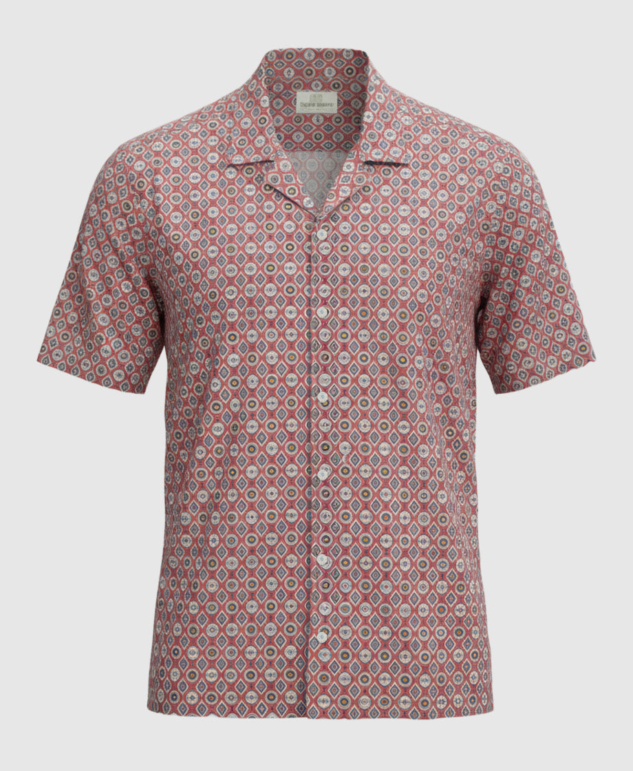 Short-sleeve shirt with geometric pattern on a light gray background